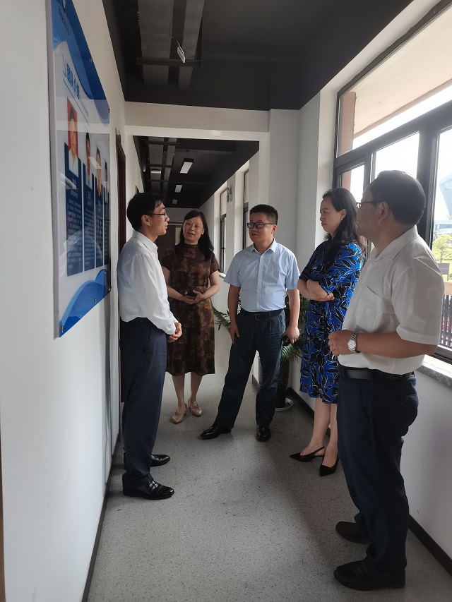 市经信委副主任汪立东一行来院调研重庆市软件和信息服务业“满天星”行动计划实施